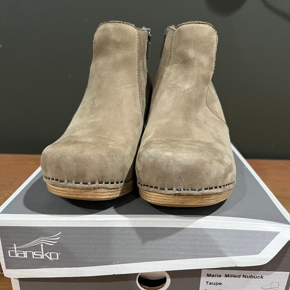 LIKE NEW Dansko Maria Milled Nubuck Booties - Taupe Leather - Size 38 / 7.5